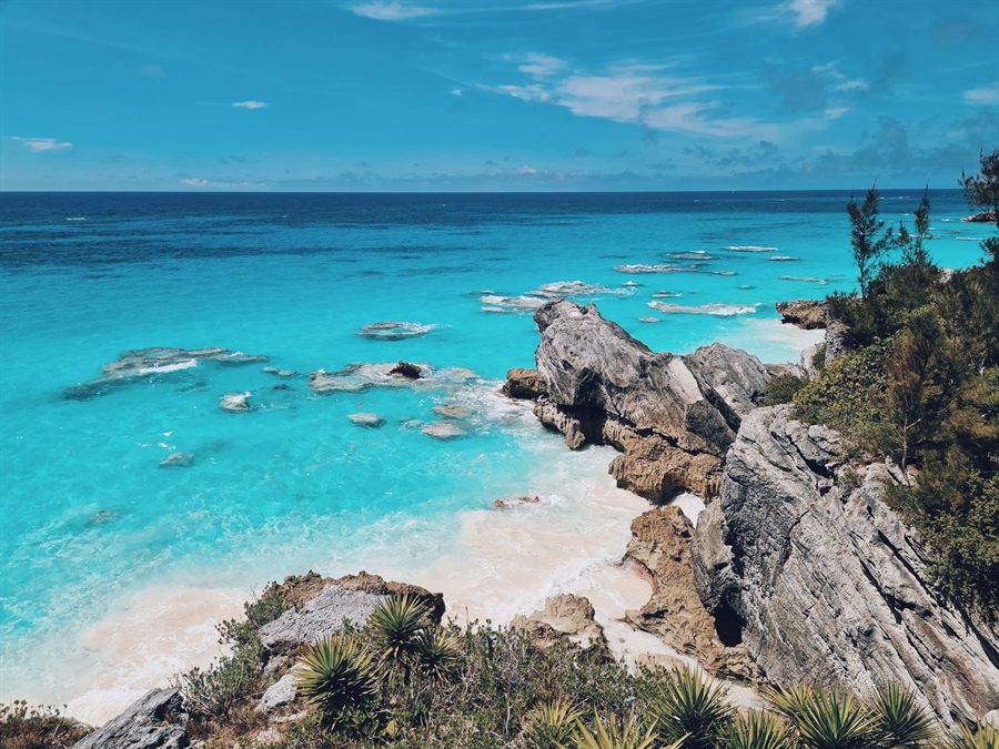 Rocky cove and turquoise water on the Bermuda coast